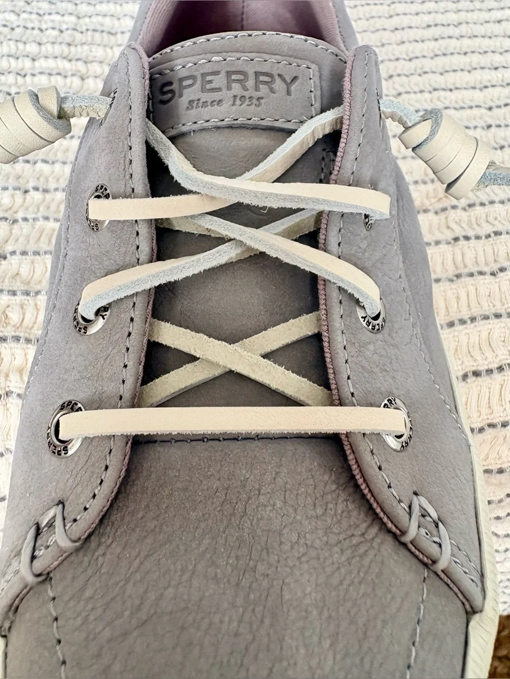 Sperry crest vibe